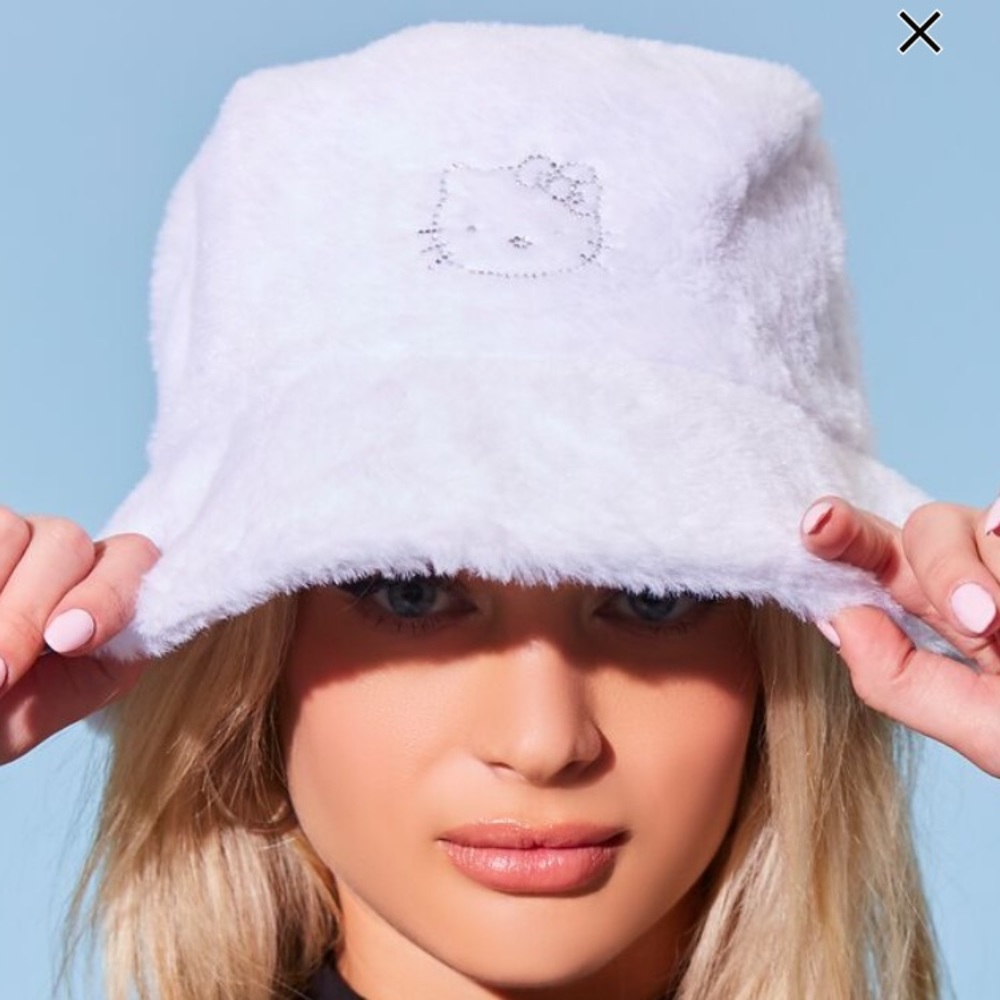 Rhinestone Hello Kitty Bucket Hat 🐱✨💕